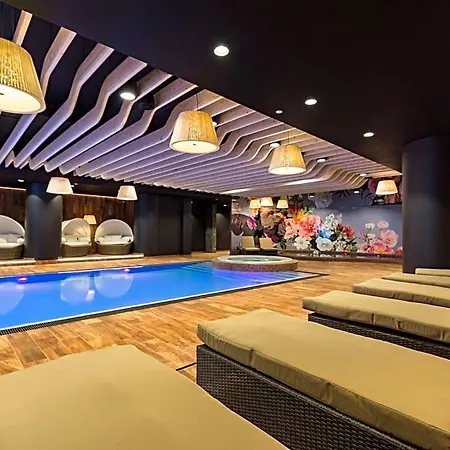 Ξενοδοχείο Park & 5*